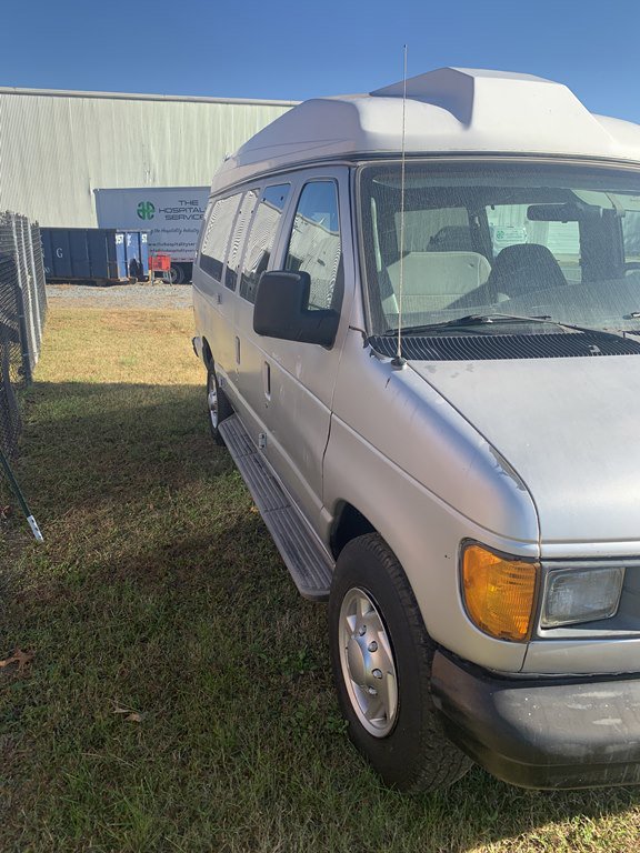 Used 2003 Ford E-350 and Econoline 350 Club Wagon image 2
