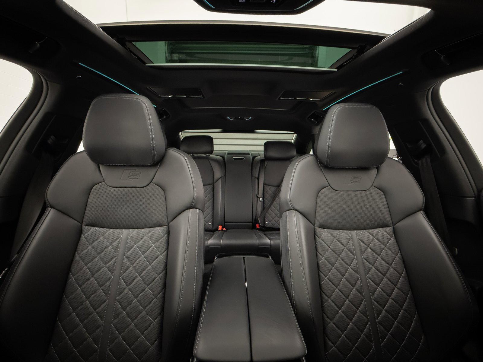 Used 2024 Audi S8 4.0T image 8