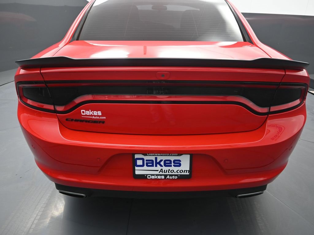 Used 2018 Dodge Charger SXT w/ Blacktop Package image 31