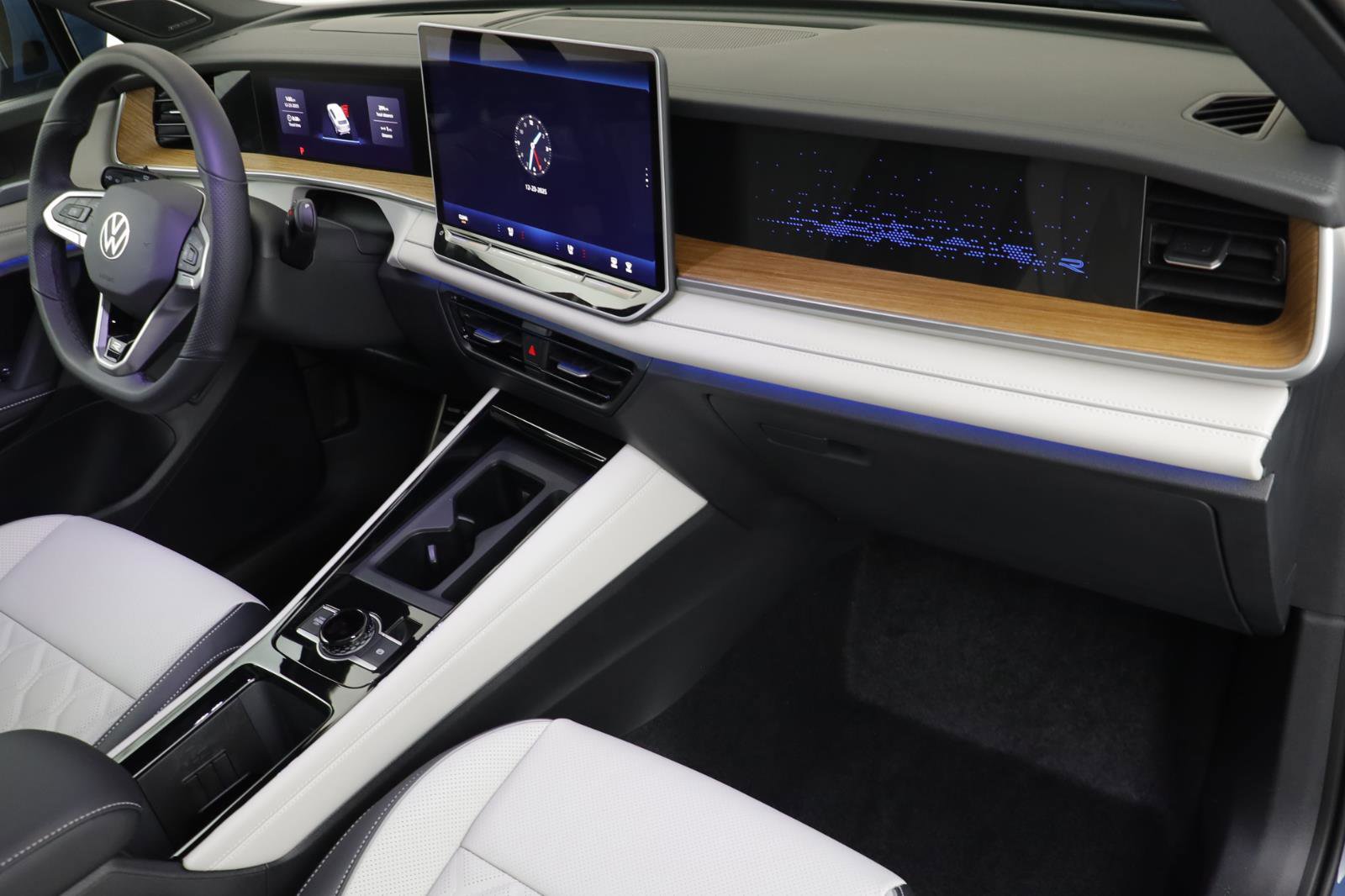 New 2026 Volkswagen Tiguan SEL R-Line image 22