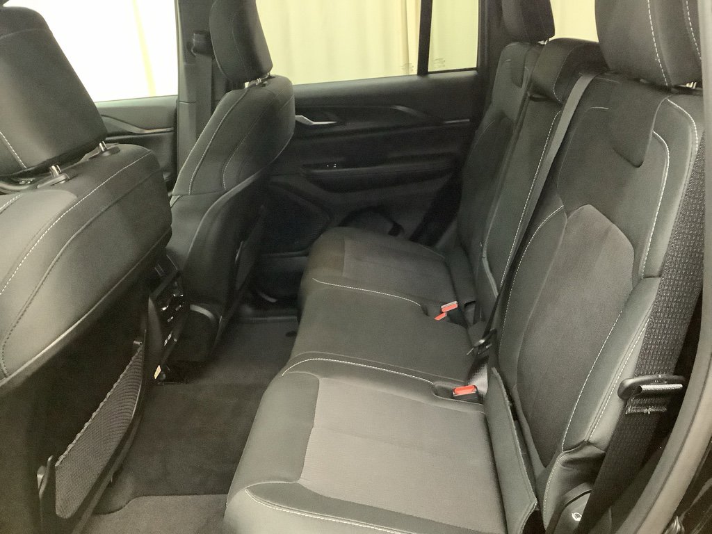 New 2025 Jeep Grand Cherokee Laredo X w/ Luxury Tech Group I image 27