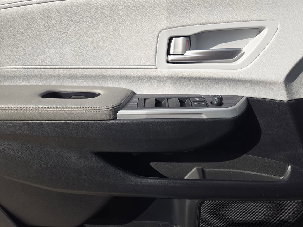 Used 2025 Toyota Sienna XLE w/ XLE Plus Package image 25