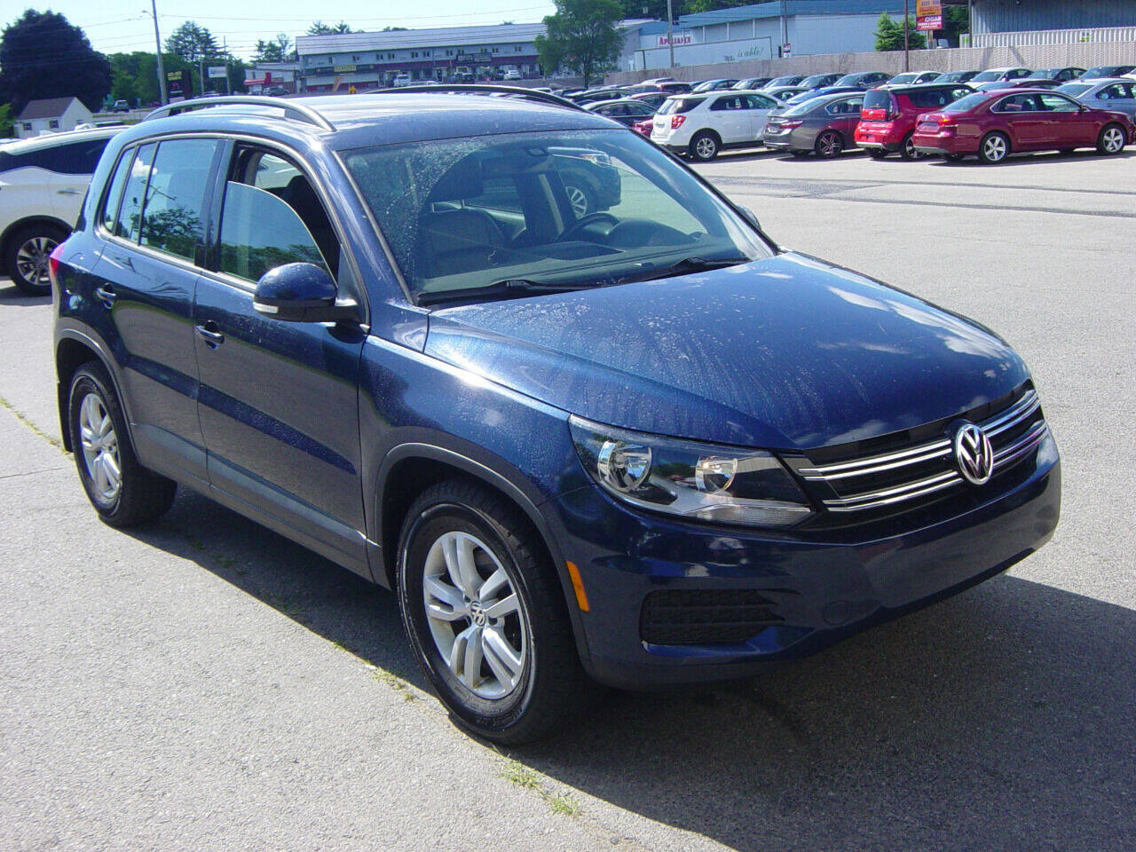 Used 2016 Volkswagen Tiguan S image 3