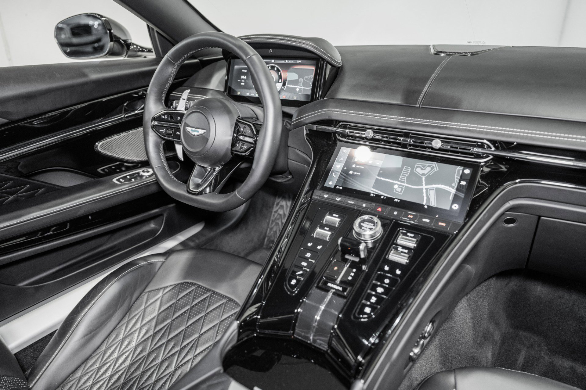 Used 2024 Aston Martin DB12 V8 image 20