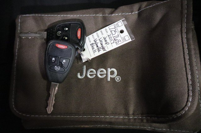 Used 2017 Jeep Wrangler Unlimited Sahara w/ Connectivity Group AWD/4WD image 53