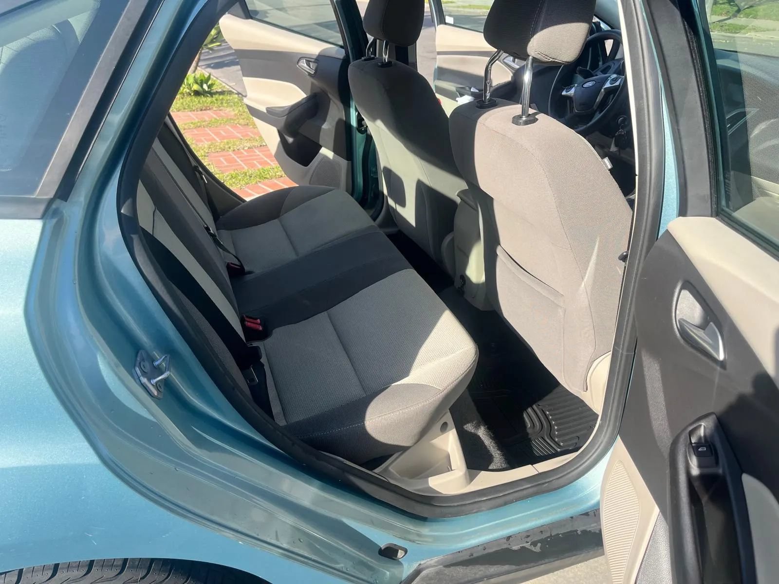 Used 2012 Ford Focus SE FWD image 10