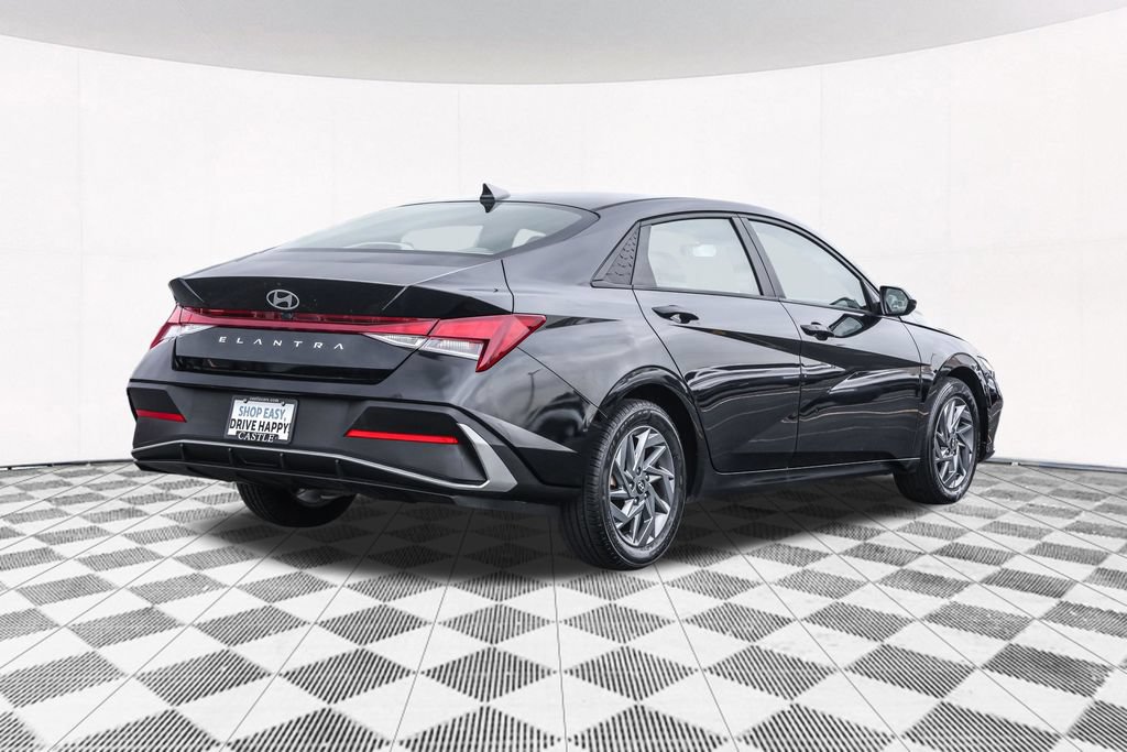 Used 2024 Hyundai Elantra SEL FWD image 12
