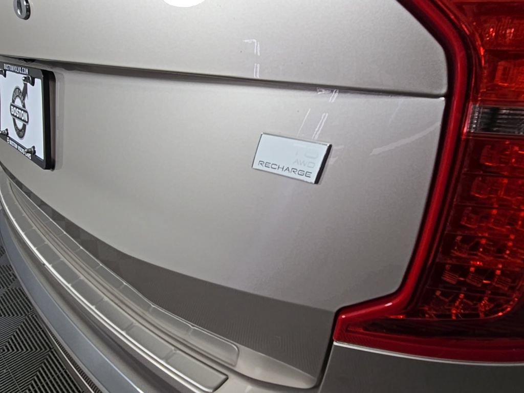 Certified 2024 Volvo XC90 T8 Plus AWD/4WD image 13