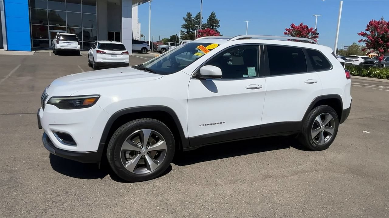 Used 2021 Jeep Cherokee Limited w/ Trailer Tow Group AWD/4WD image 3