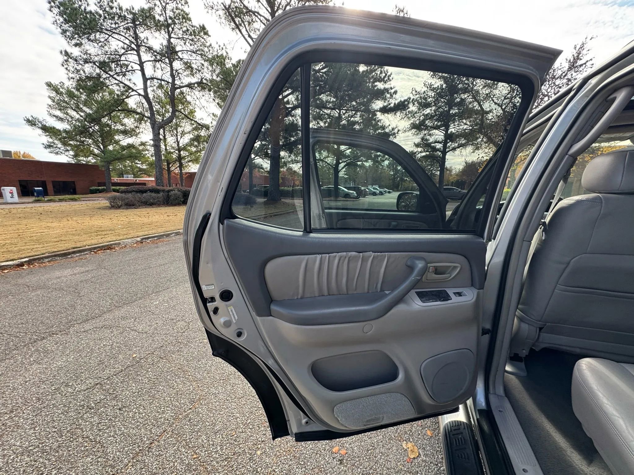 Used 2004 Toyota Sequoia Limited image 32