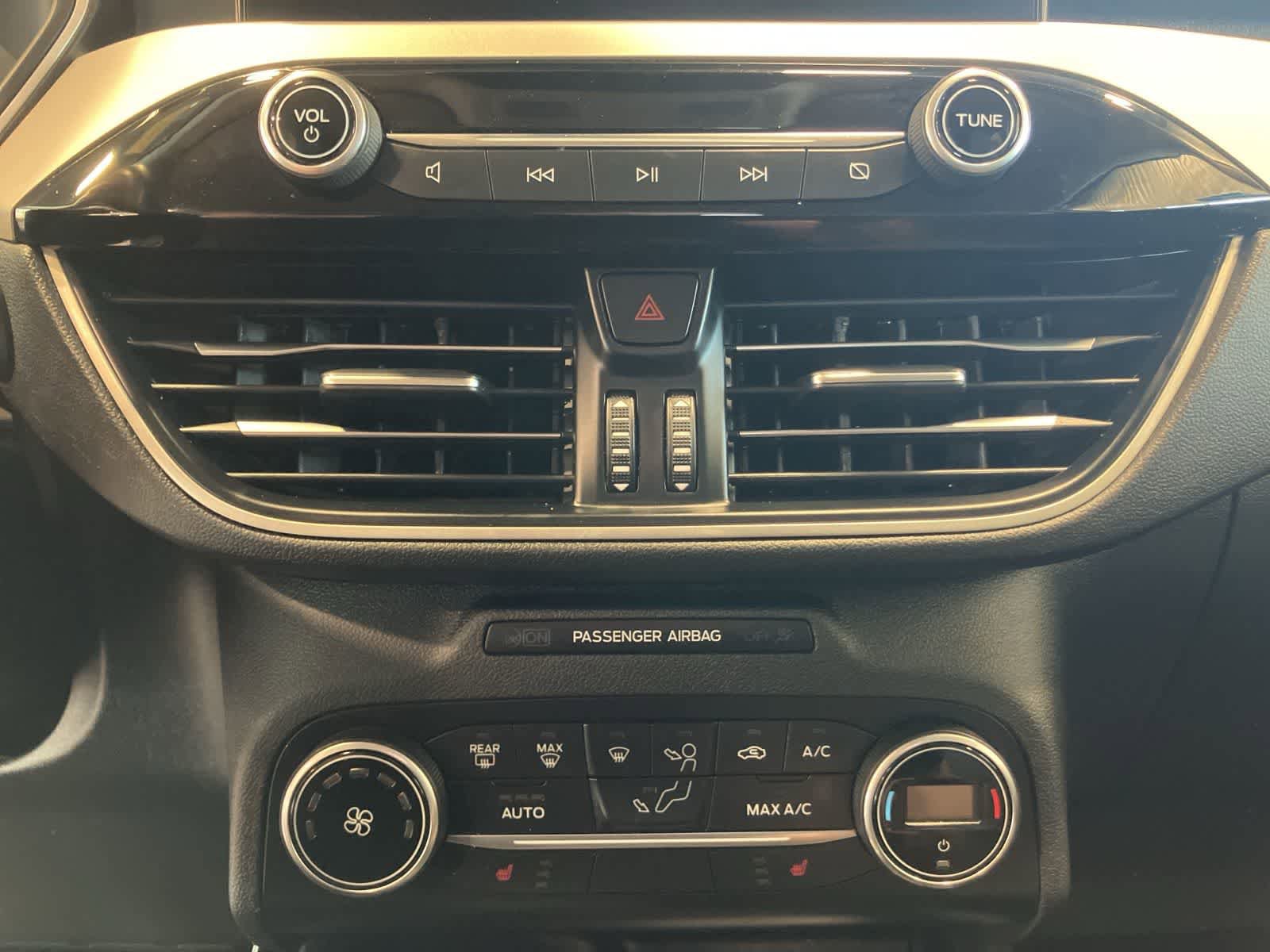 Used 2020 Ford Escape SE image 18
