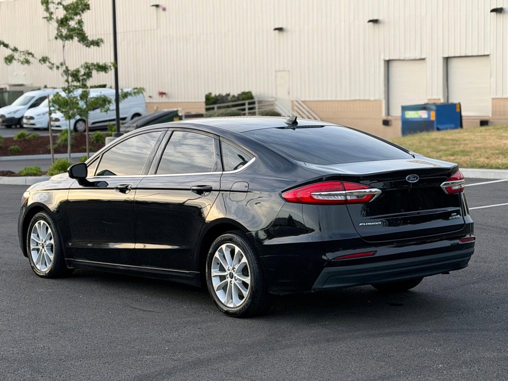 Used 2019 Ford Fusion SE FWD image 5
