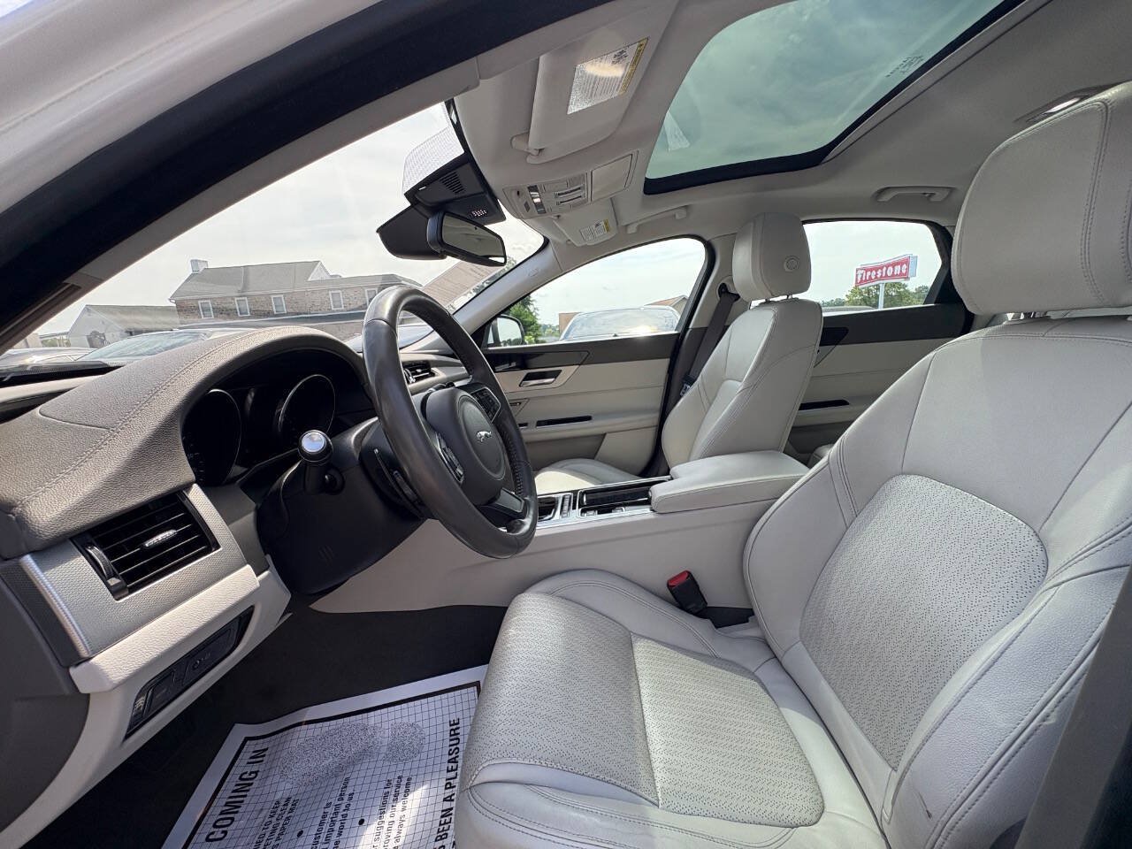 Used 2016 Jaguar XF Prestige AWD/4WD image 11