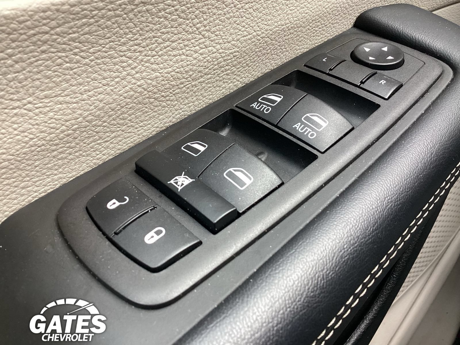 Used 2023 Chrysler Pacifica Touring-L FWD image 22