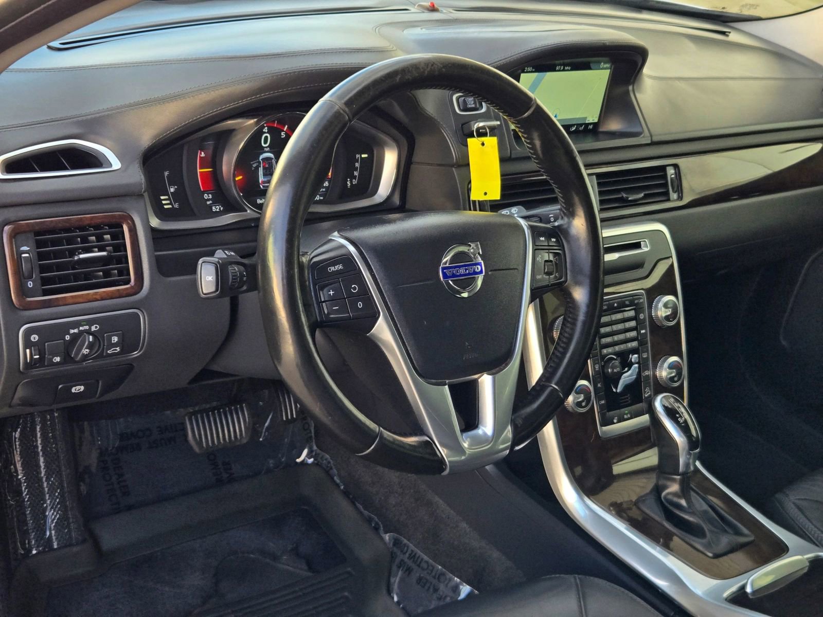 Used 2016 Volvo XC70 T5 Premier w/ Proximity Package image 11