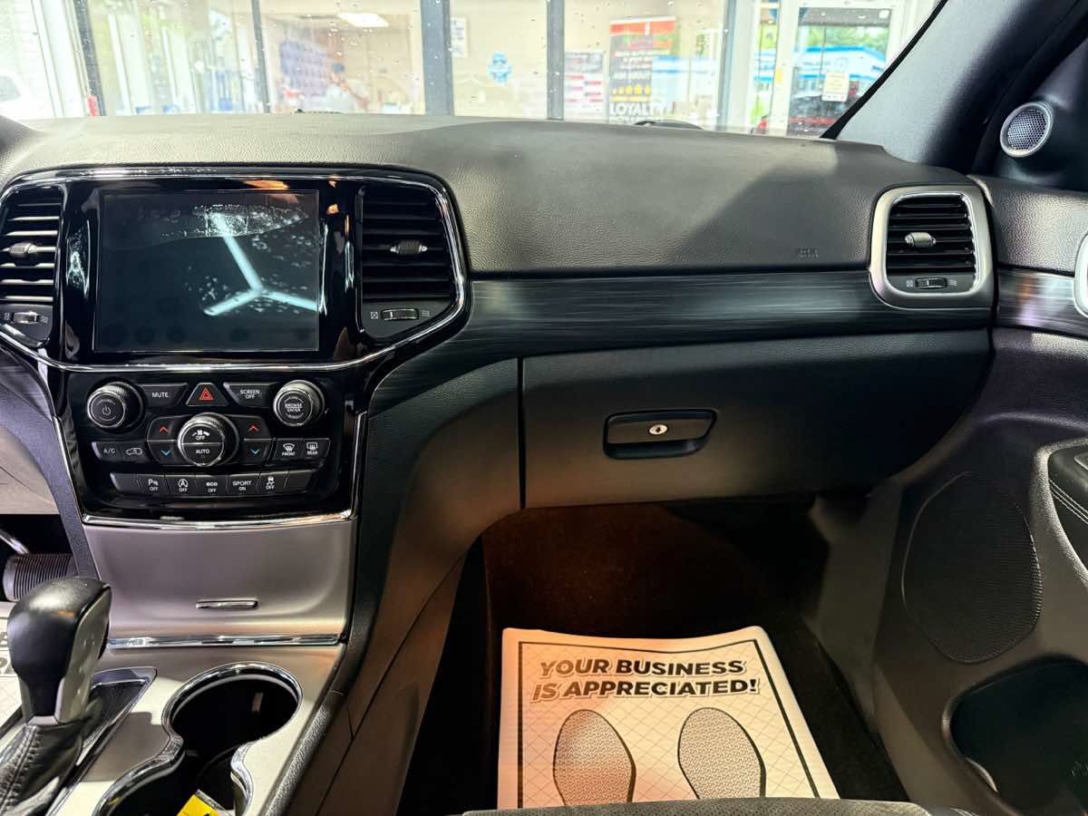 Used 2019 Jeep Grand Cherokee Altitude AWD/4WD image 13