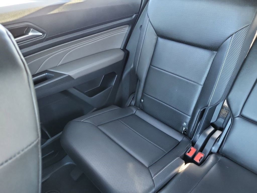 Used 2022 Volkswagen Atlas Cross Sport SEL R-Line image 12