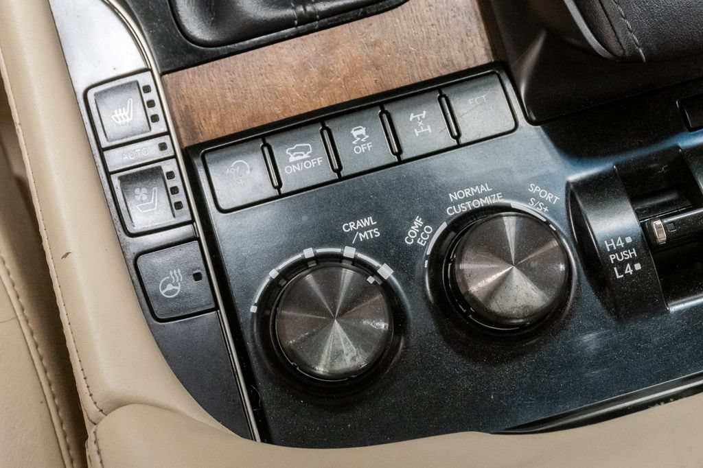 Used 2017 Lexus LX 570 4WD w/ Luxury Package image 24
