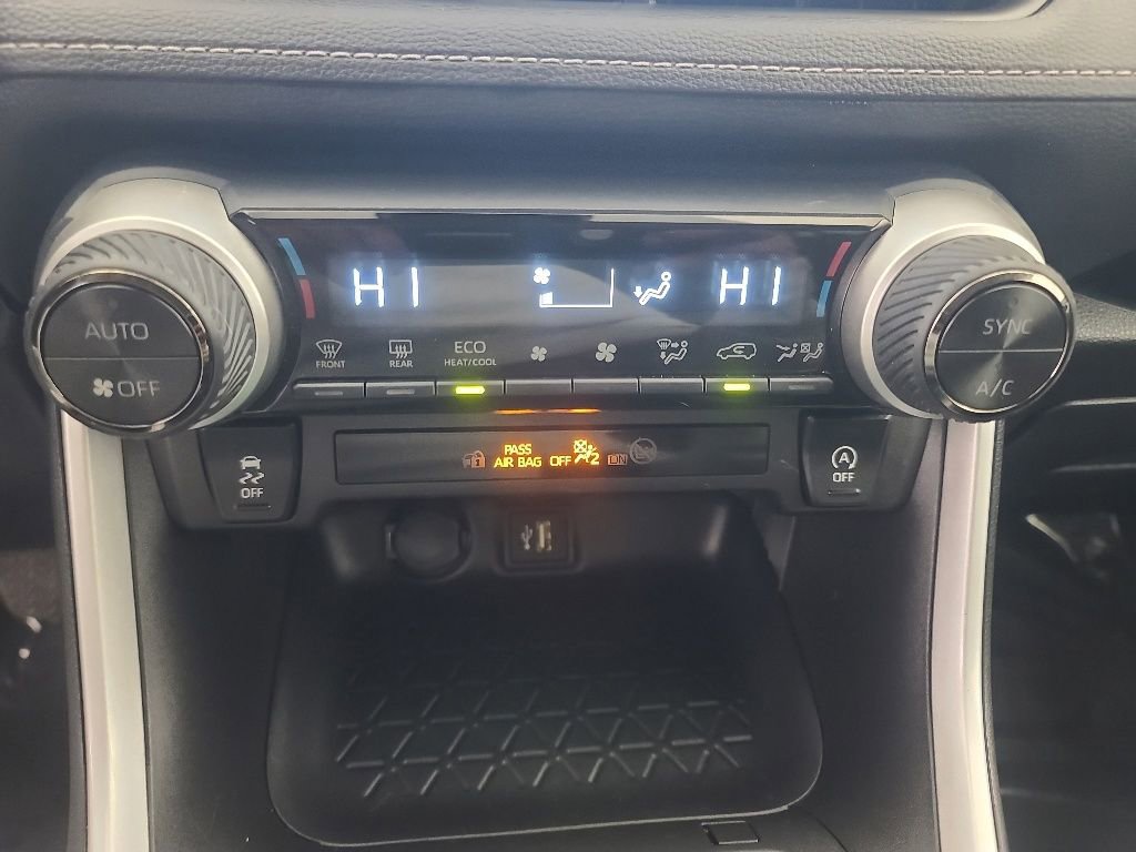 Used 2025 Toyota RAV4 XLE AWD/4WD image 35