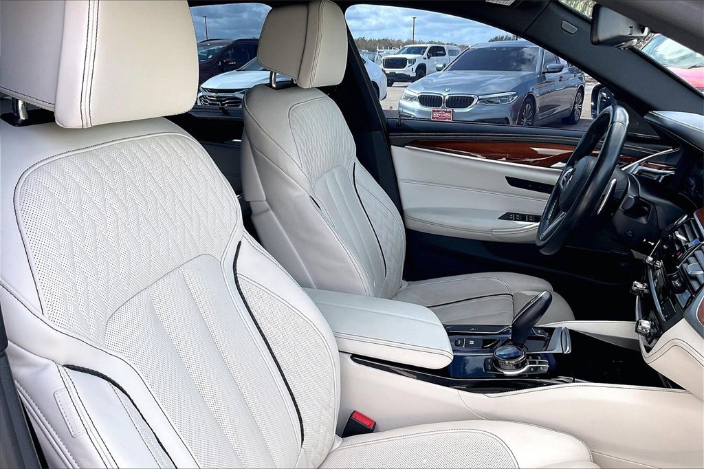 Used 2020 BMW M550i xDrive w/ Executive Package image 30