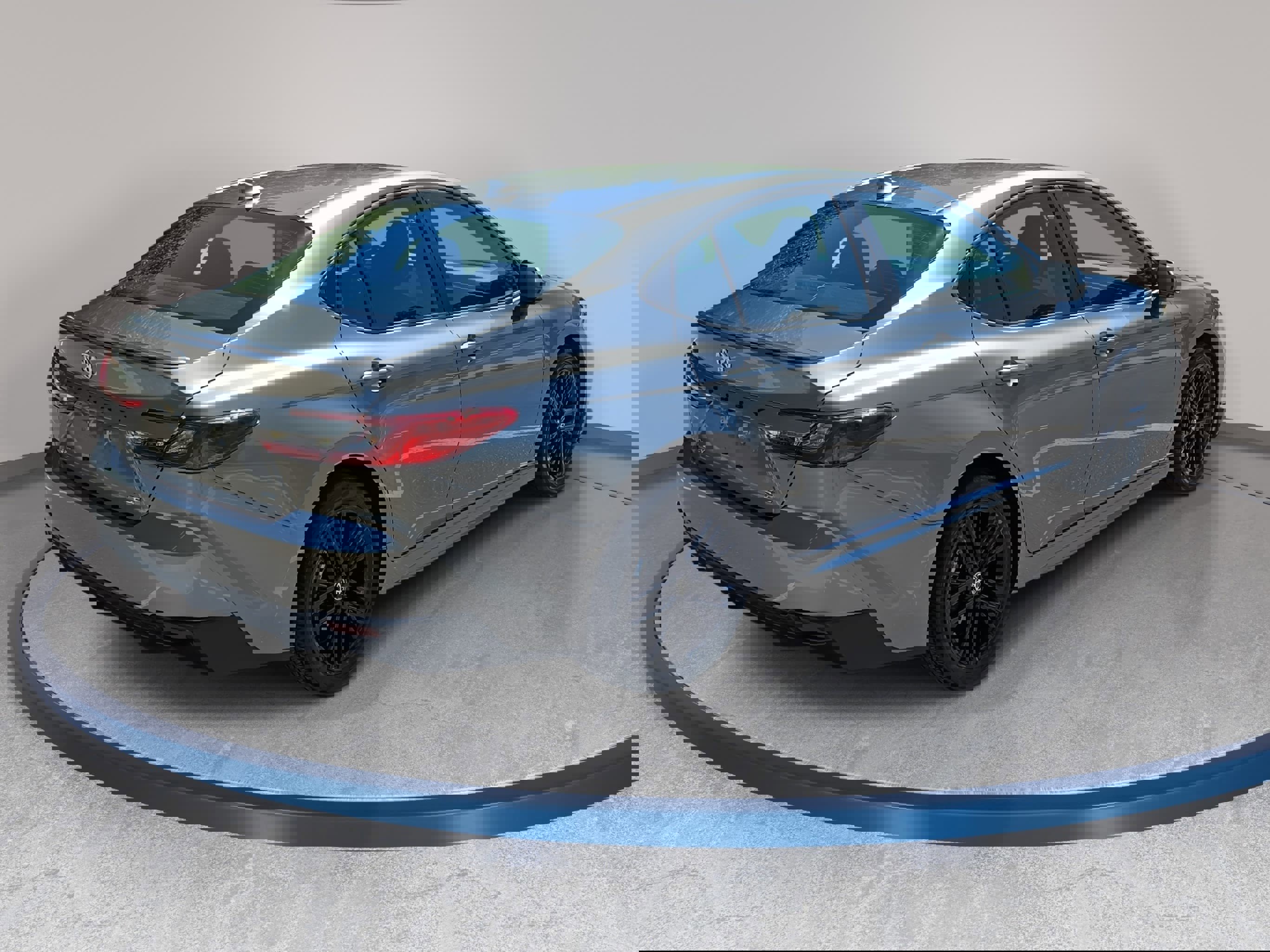 Used 2025 Toyota Camry SE FWD image 5