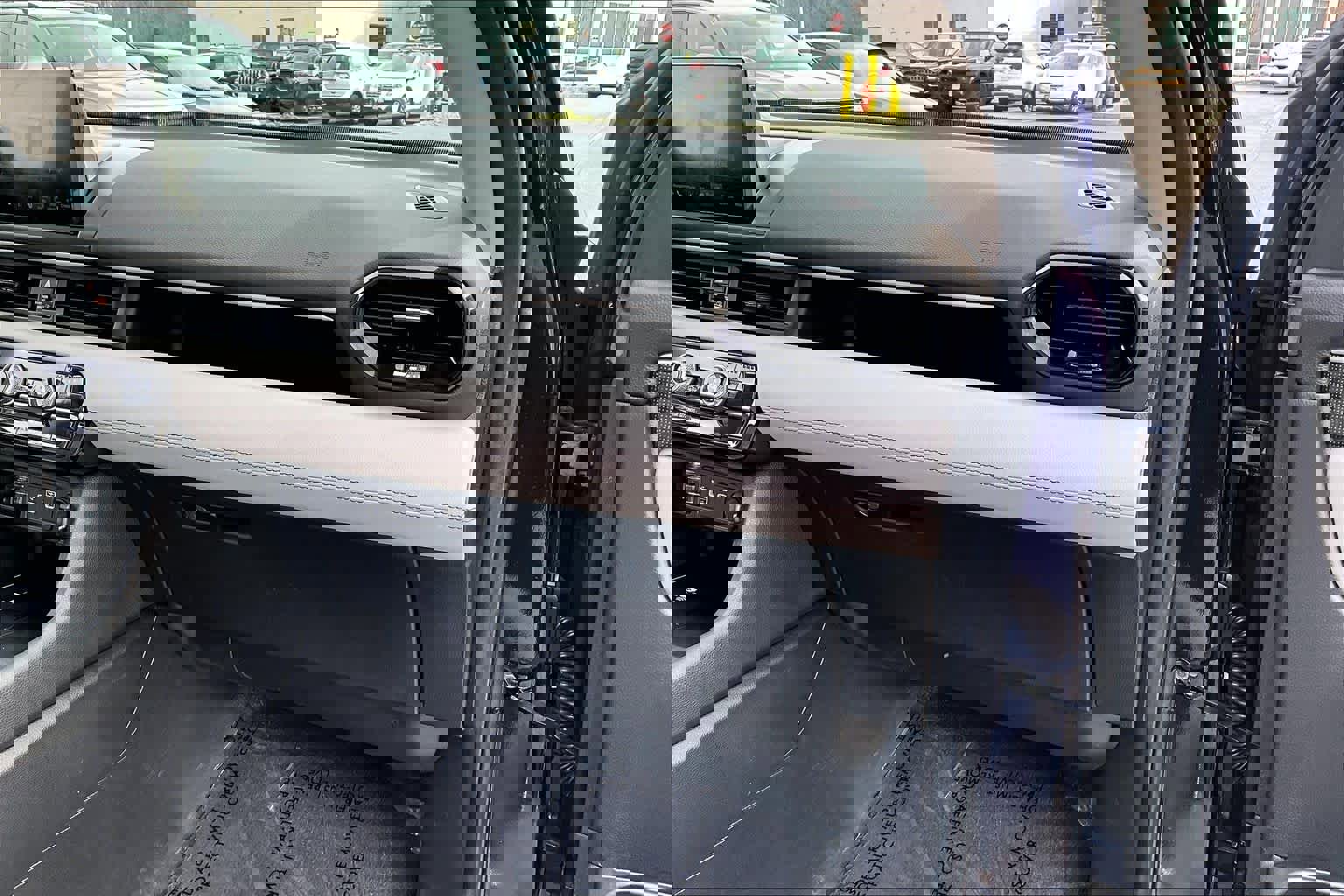 Used 2023 Honda Pilot Elite image 19