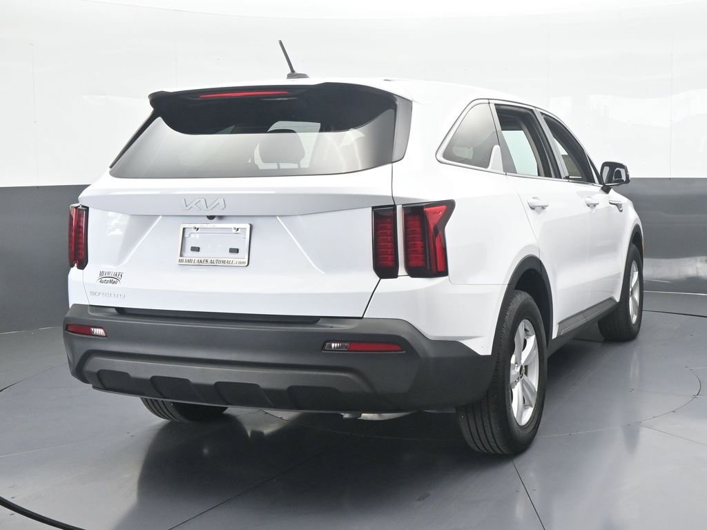 Used 2023 Kia Sorento LX image 5