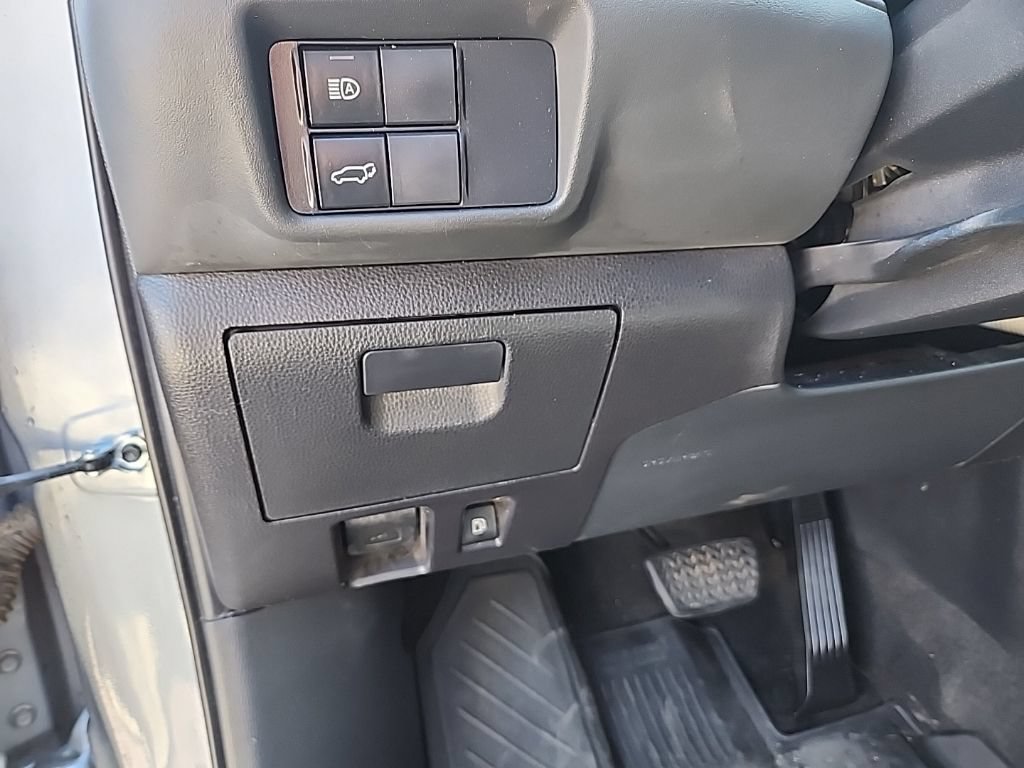 Used 2022 Toyota Highlander XLE AWD/4WD image 16