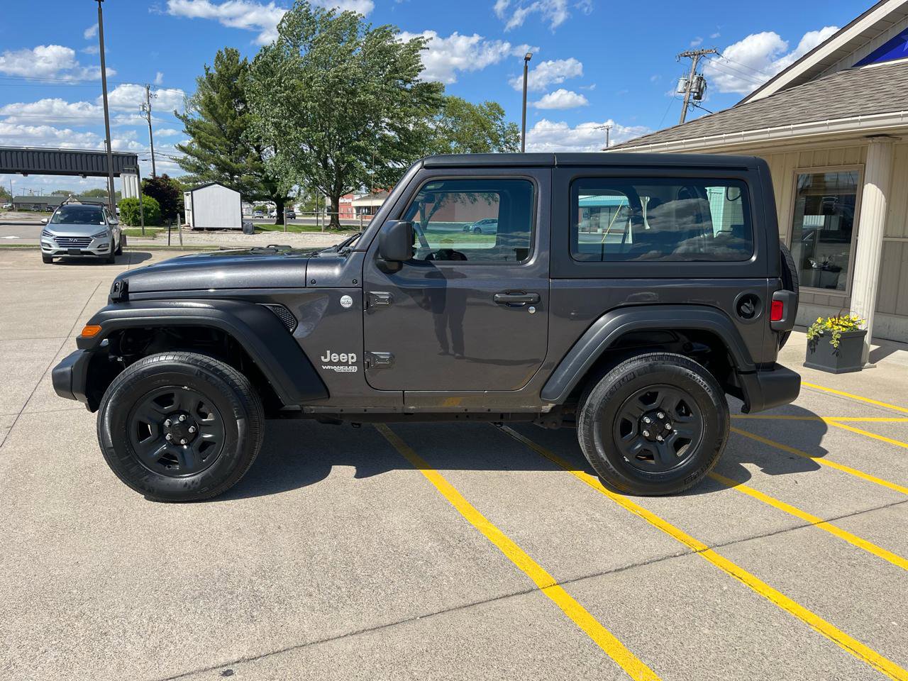 Used 2020 Jeep Wrangler Sport AWD/4WD image 4