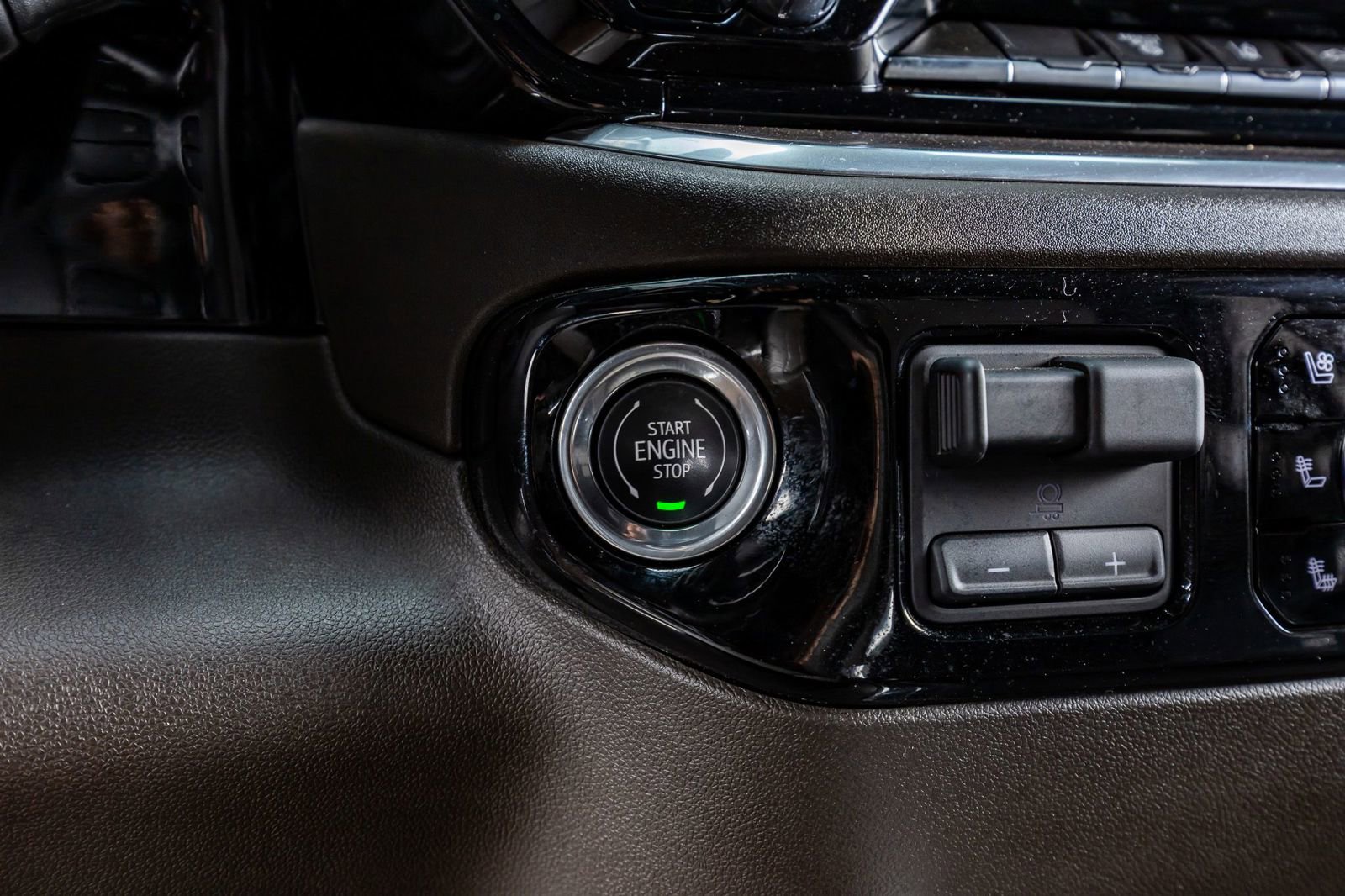 Used 2025 GMC Sierra 2500 SLT image 23