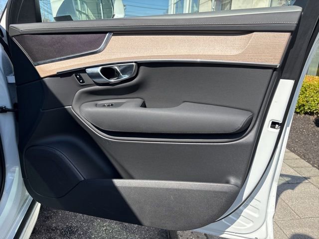 Used 2025 Volvo XC90 B5 Plus image 16