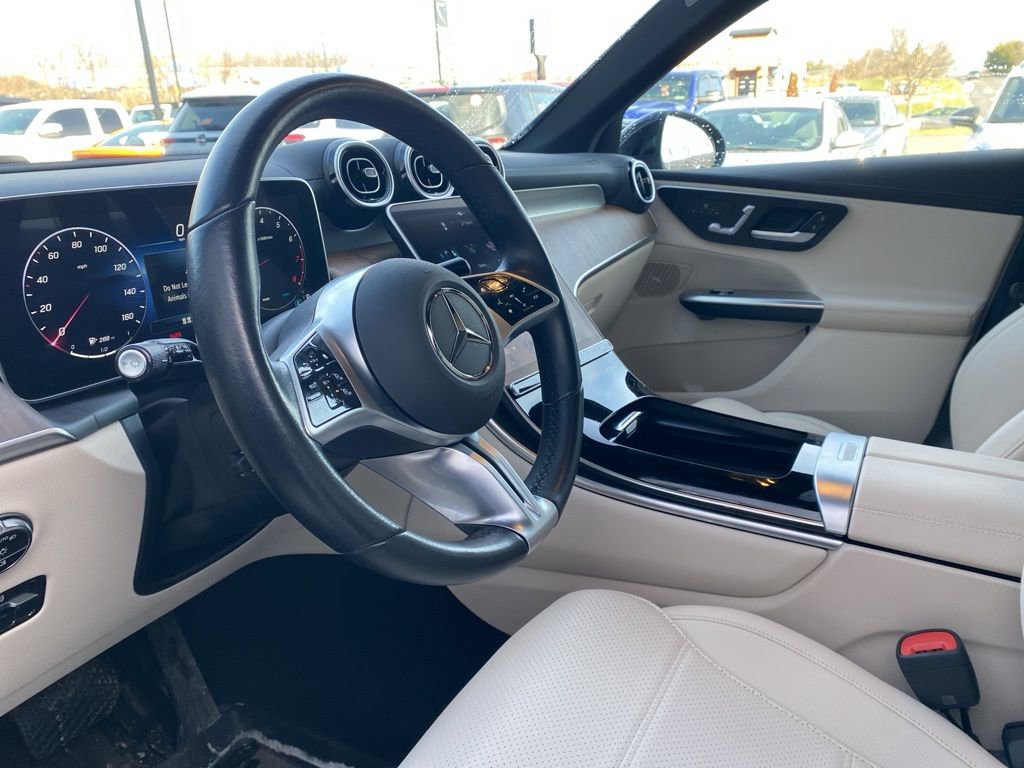 Used 2024 Mercedes-Benz GLC 300 4MATIC image 9