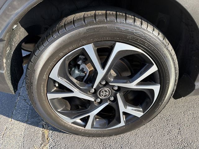 Used 2022 Toyota C-HR XLE FWD image 34