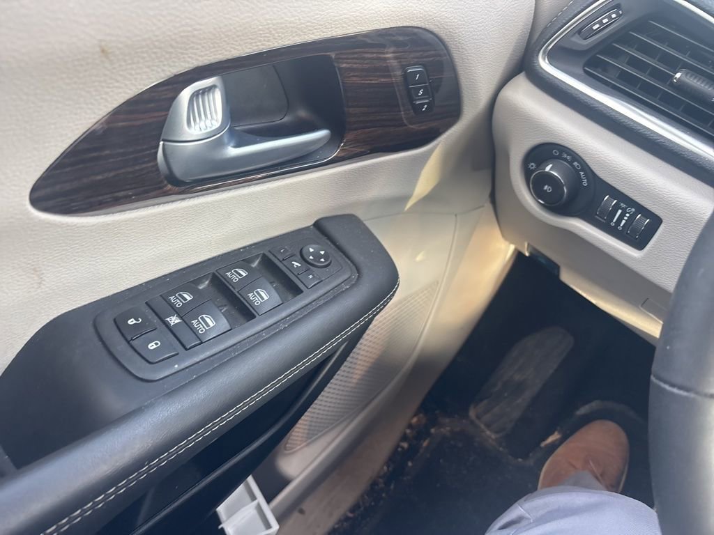Used 2024 Chrysler Pacifica Limited image 14