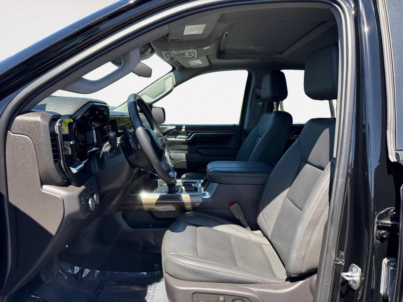 Used 2024 Chevrolet Silverado 1500 LT Trail Boss w/ Convenience Package II AWD/4WD image 10