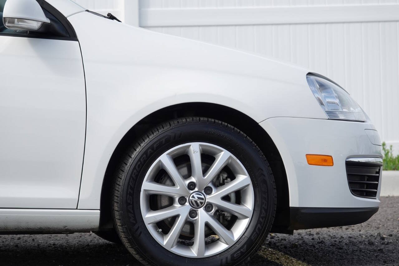 Used 2010 Volkswagen Jetta Limited Edition FWD image 30