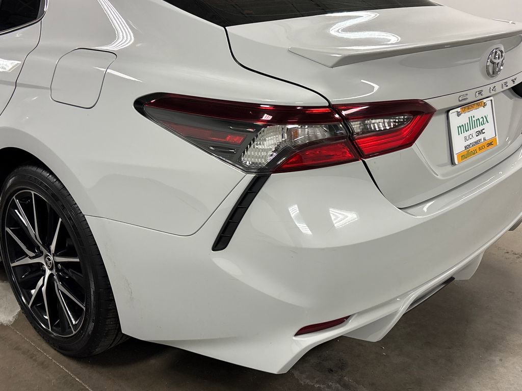Used 2024 Toyota Camry SE w/ Convenience Package FWD image 15