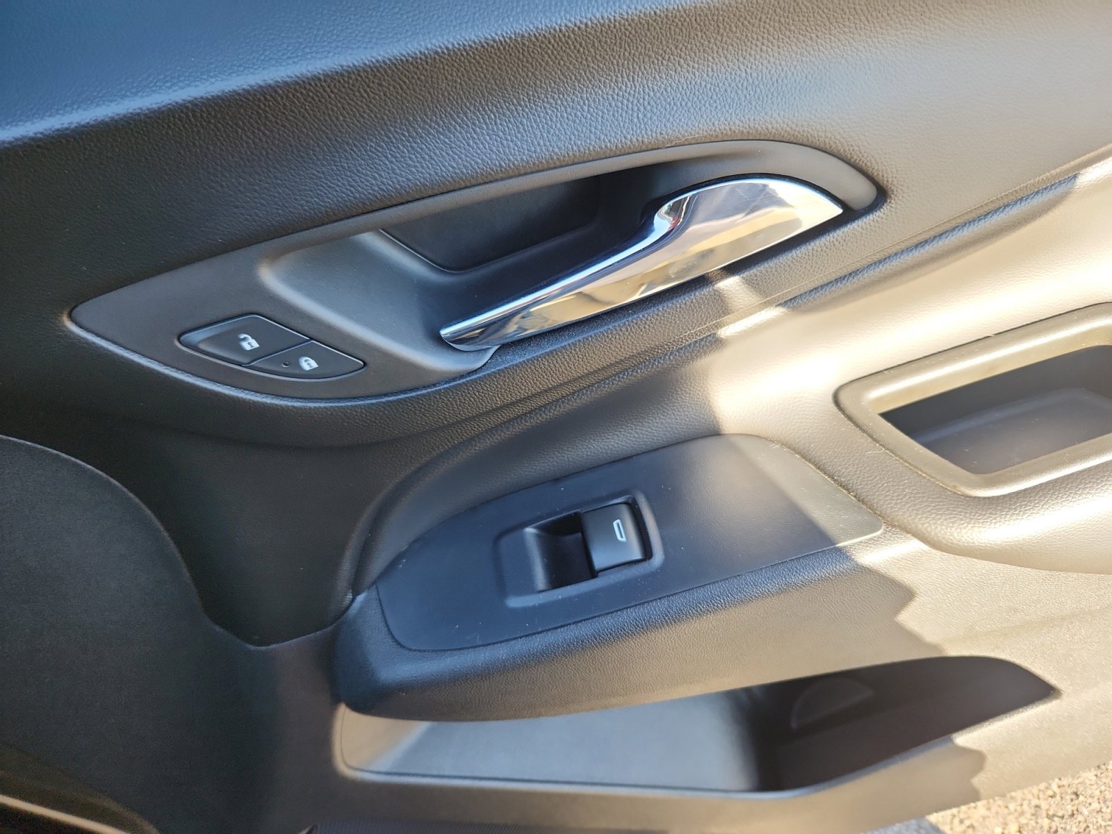 Used 2019 Chevrolet Equinox LT image 17