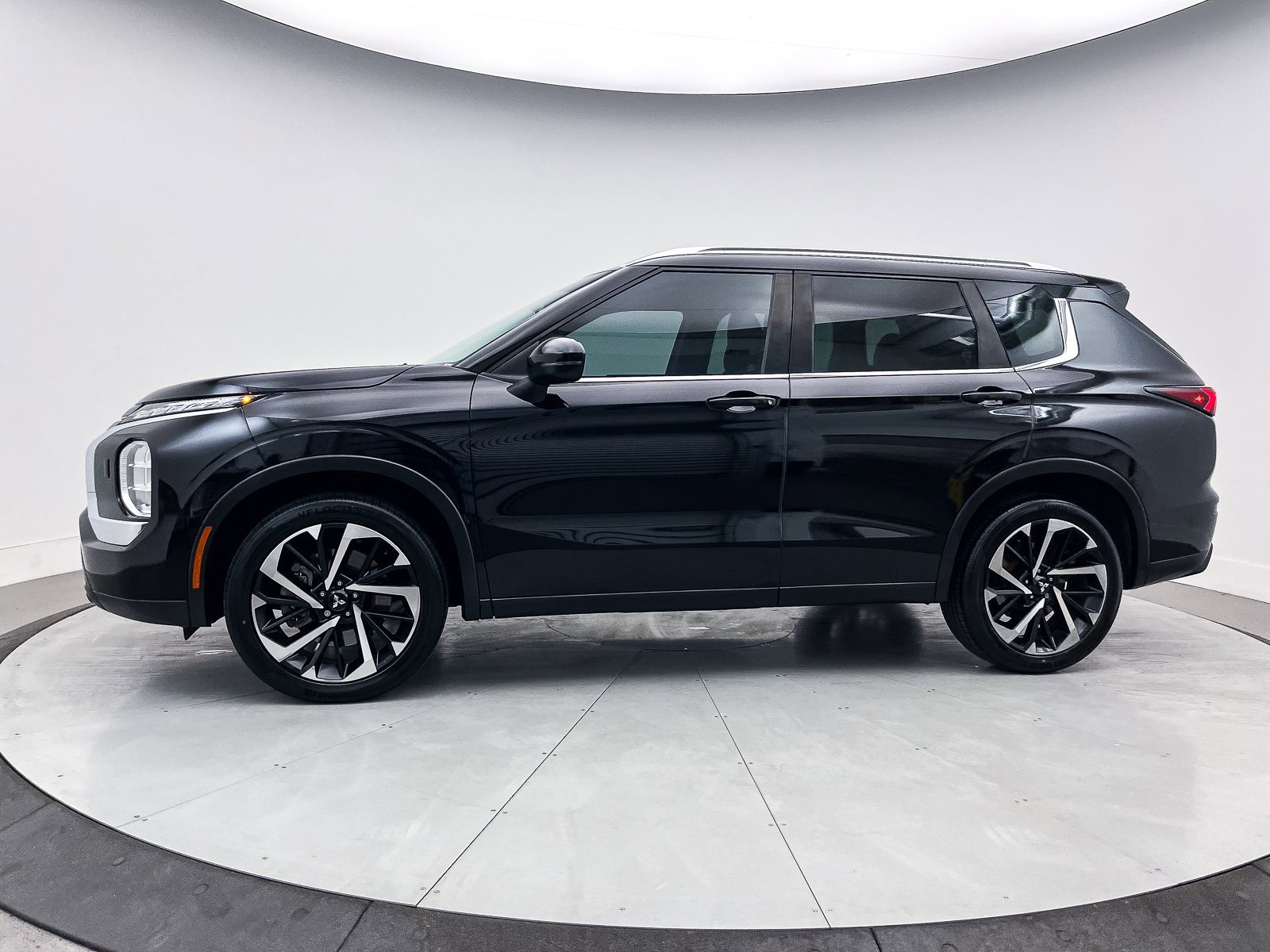 Used 2022 Mitsubishi Outlander ES image 36