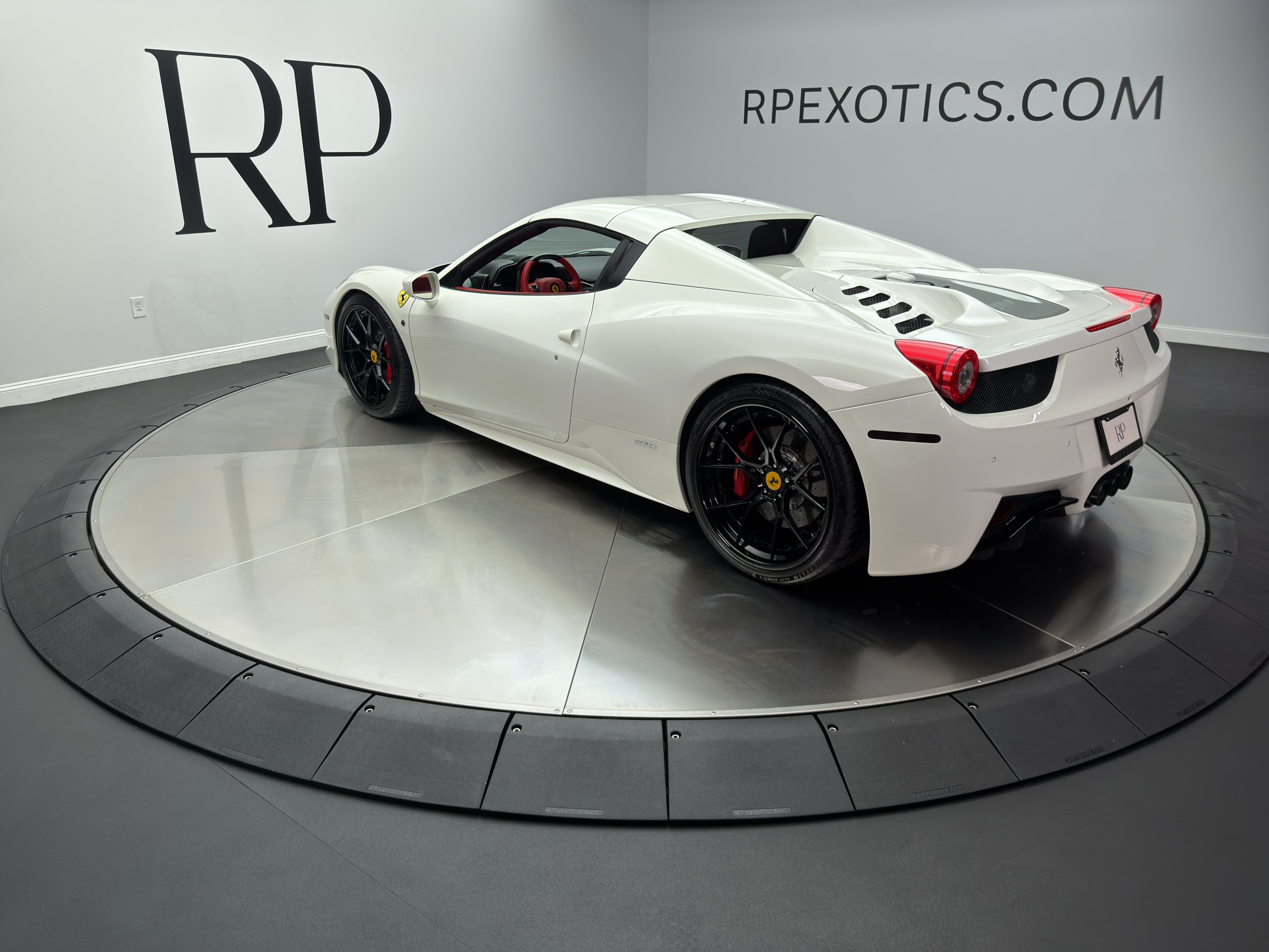 Used 2013 Ferrari 458 Spider RWD image 15
