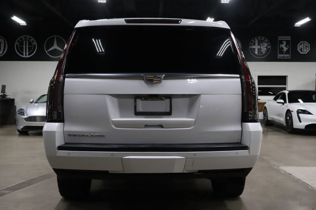 Used 2020 Cadillac Escalade ESV Premium Luxury image 4