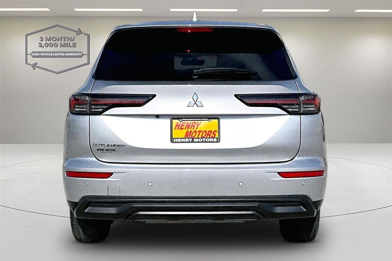 Used 2025 Mitsubishi Outlander ES image 6