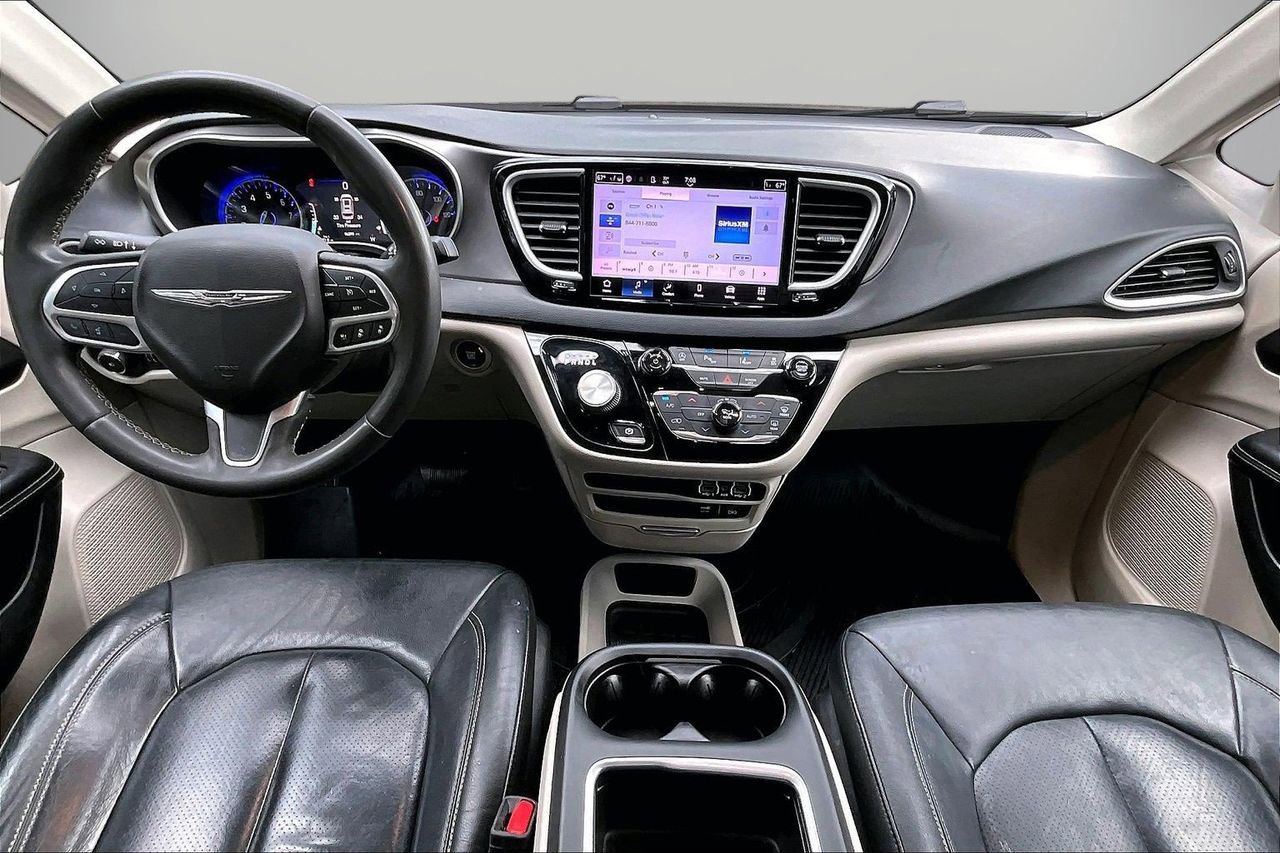 Used 2022 Chrysler Pacifica Touring-L FWD image 14