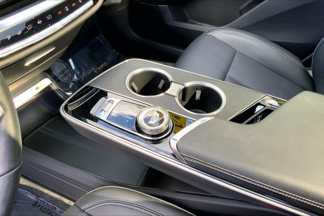 Used 2024 Cadillac Lyriq Luxury AWD/4WD image 17