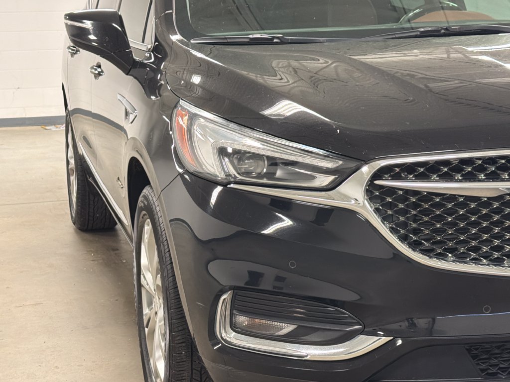 Used 2018 Buick Enclave Avenir w/ Avenir Technology Package FWD image 5