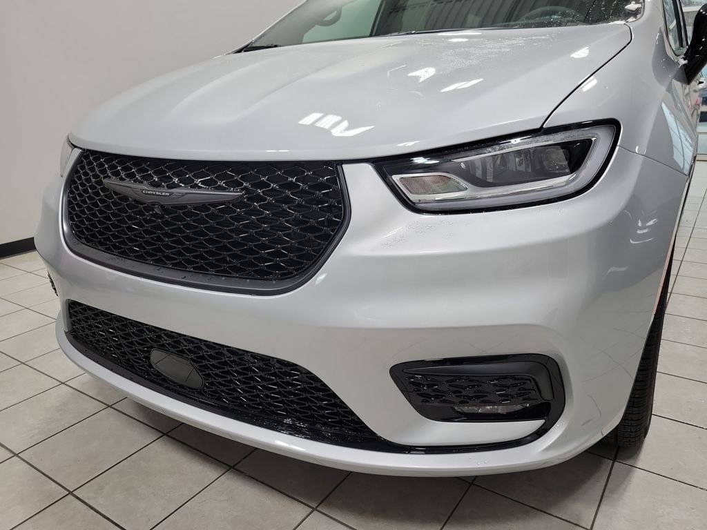 New 2026 Chrysler Pacifica Select w/ S Appearance Package image 22