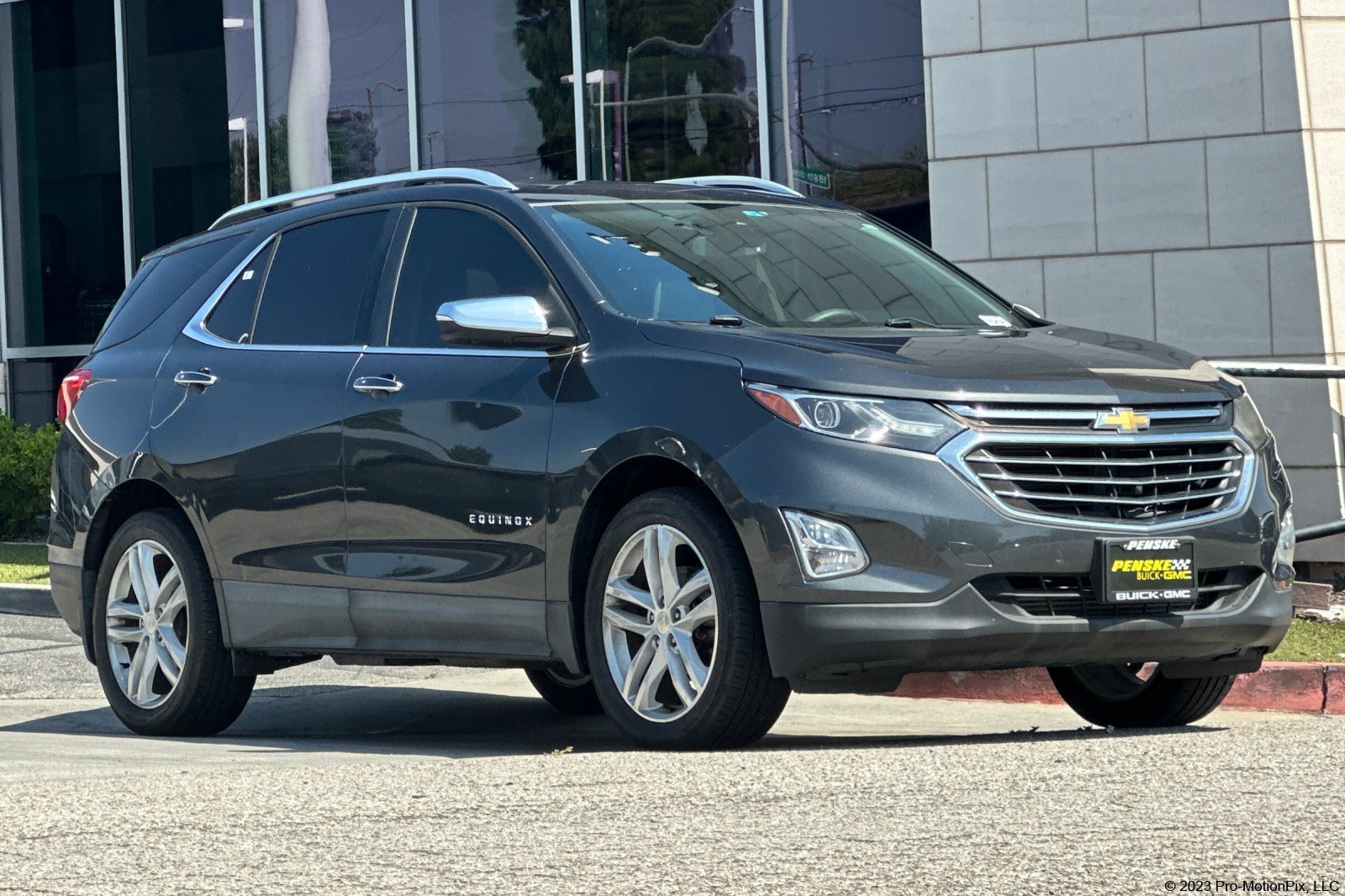 Used 2018 Chevrolet Equinox Premier AWD/4WD image 1