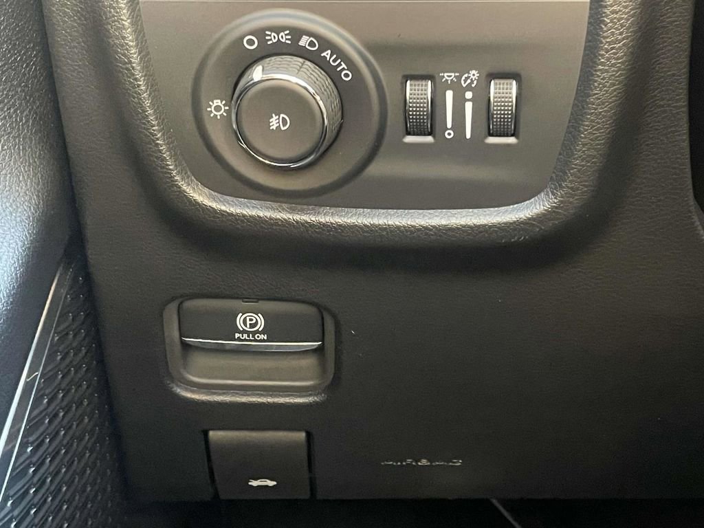 Used 2024 Jeep Grand Cherokee L Summit w/ Rear Seat Video Group I image 31