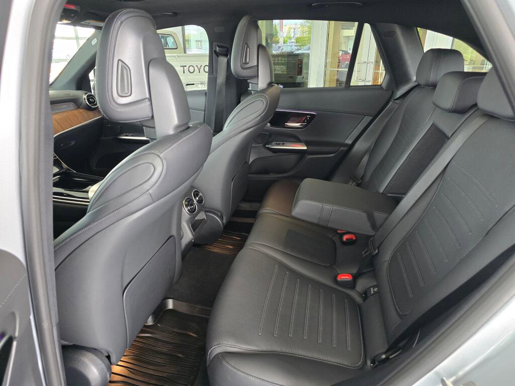Used 2024 Mercedes-Benz GLC 300 4MATIC image 39