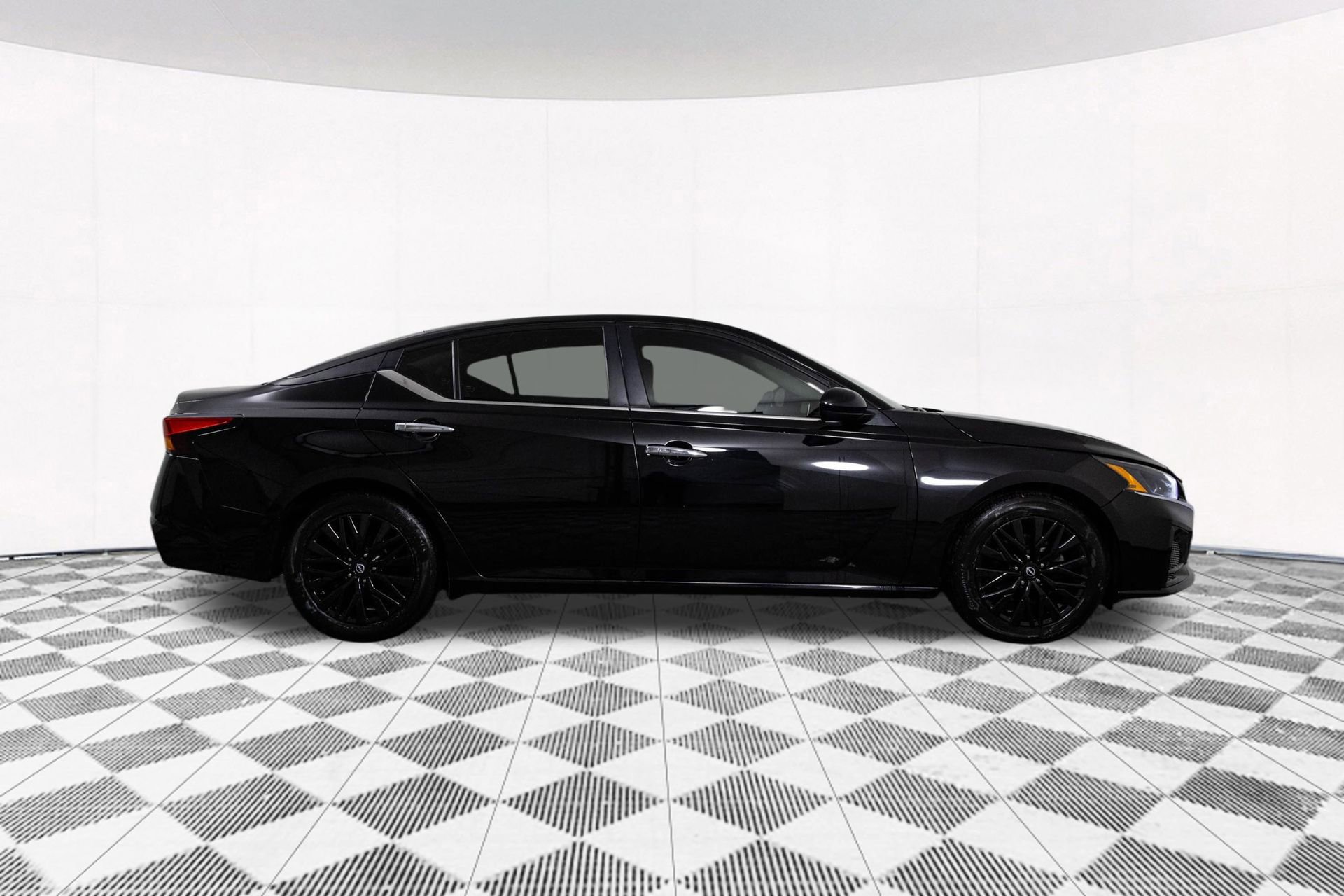 Used 2023 Nissan Altima 2.5 SV image 17